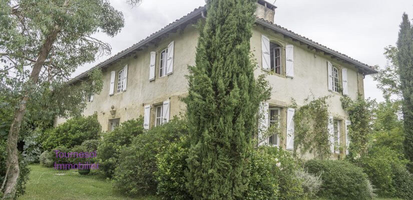 Maison de maître XVIIIème avec dépendances sur 1,3 ha