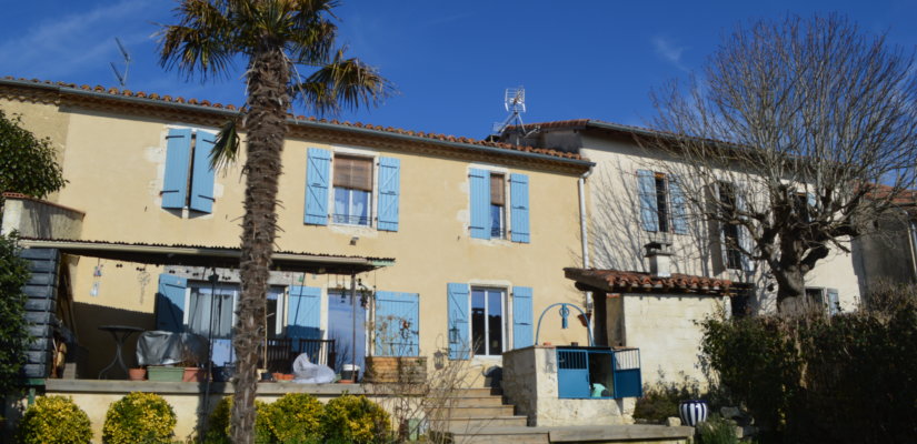 Belle maison en pierres rénovée Mauvezin centre avec jardin et garage