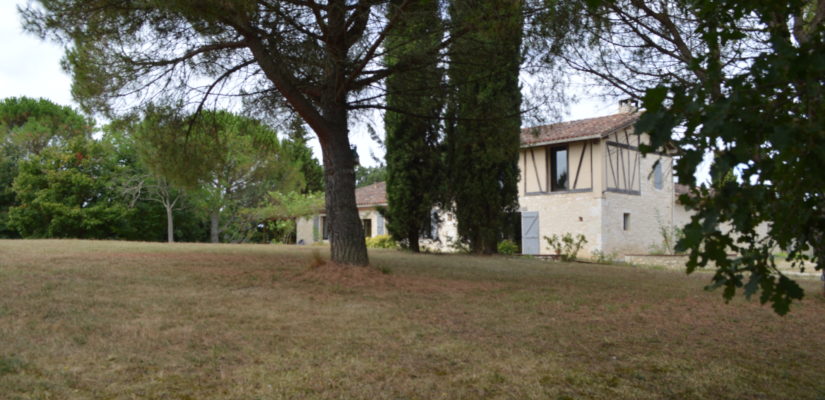 Belle propriété en pierres avec dépendances sur 1 ha