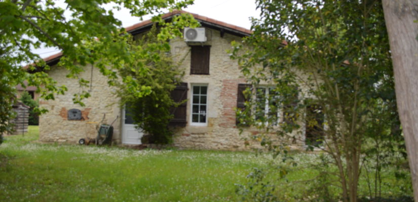 Maison en pierres rénovée + grange sur 3.906 m2